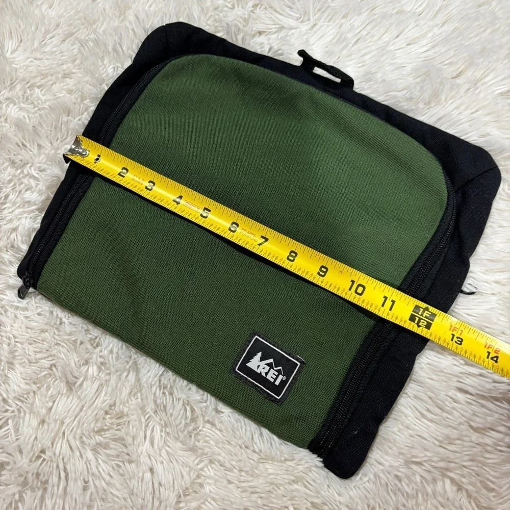 REI Hanging Toiletry Bag Hunter Green 13